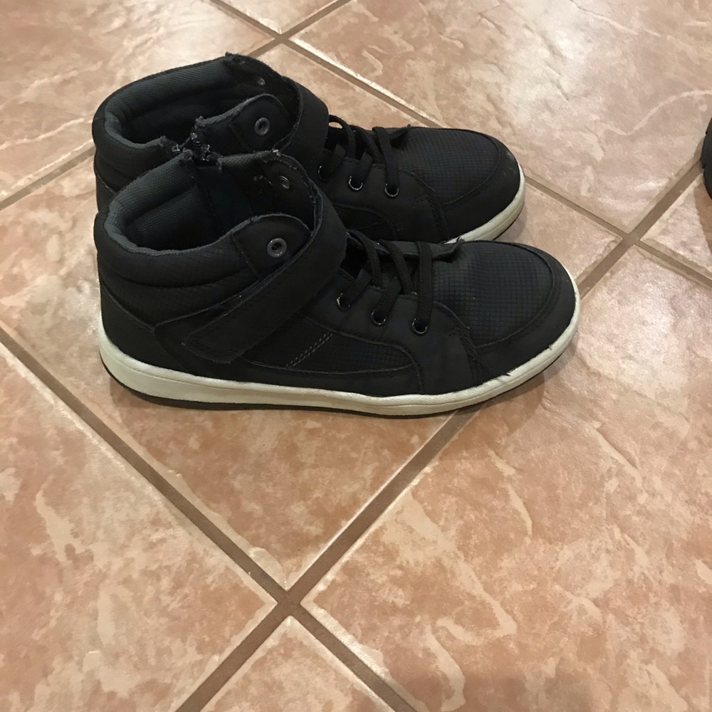 Boys half neck boots